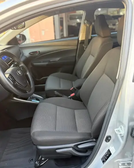 TOYOTA Yaris Hatch 1.5 16V 4P FLEX XL MULTIDRIVE AUTOM�TICO CVT, Foto 17