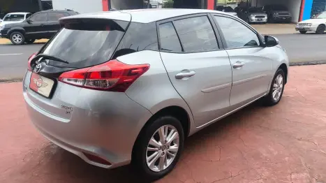 TOYOTA Yaris Hatch 1.3 16V 4P FLEX XL MULTIDRIVE AUTOMÁTICO CVT, Foto 3