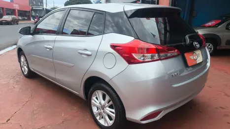 TOYOTA Yaris Hatch 1.3 16V 4P FLEX XL MULTIDRIVE AUTOMÁTICO CVT, Foto 4