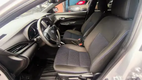 TOYOTA Yaris Hatch 1.3 16V 4P FLEX XL MULTIDRIVE AUTOMÁTICO CVT, Foto 11