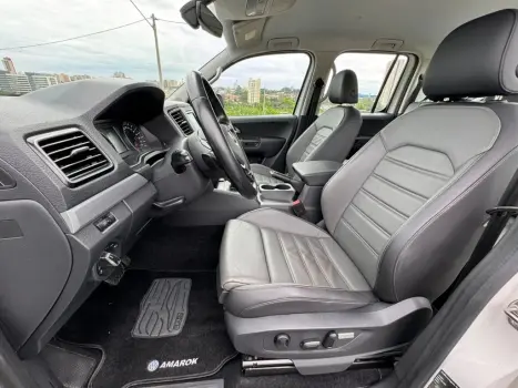 VOLKSWAGEN Amarok 3.0 V6 CABINE DUPLA HIGHLINE 4X4 TURBO INTERCOOLER AUTOMÁTICO, Foto 9 VOLKSWAGEN Amarok 3.0 V6 CABINE DUPLA HIGHLINE 4X4 TURBO INTERCOOLER AUTOMÁTICO, Foto 9