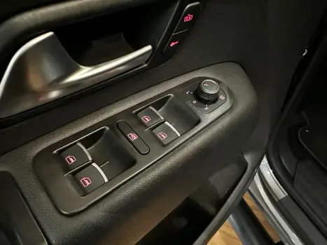 VOLKSWAGEN Amarok 3.0 V6 CABINE DUPLA HIGHLINE EXTREME 4X4 TURBO INTERCOOLER AUTOMÁTICO, Foto 11 VOLKSWAGEN Amarok 3.0 V6 CABINE DUPLA HIGHLINE EXTREME 4X4 TURBO INTERCOOLER AUTOMÁTICO, Foto 11