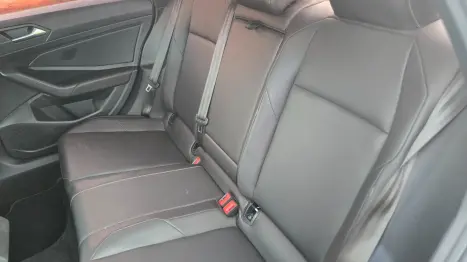 VOLKSWAGEN Jetta 1.4 4P 250 TSI R-LINE AUTOM�TICO, Foto 8