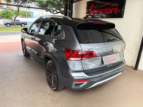 VOLKSWAGEN Taos 1.4 16V 4P FLEX 250 TSI HIGHLINE AUTOM�TICO, Foto 16