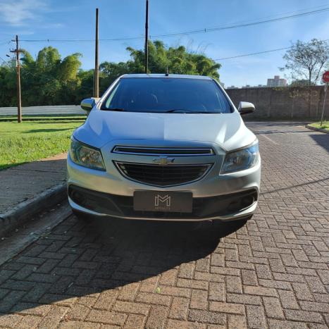 CHEVROLET Onix Hatch 1.4 4P FLEX LT, Foto 3