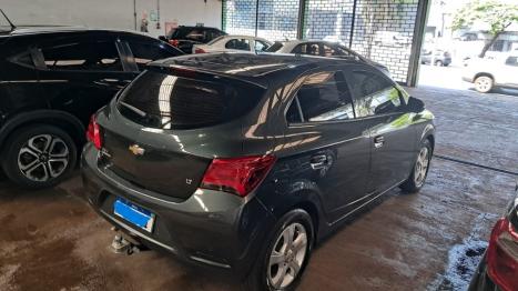 CHEVROLET Onix Hatch 1.4 4P FLEX LT, Foto 3