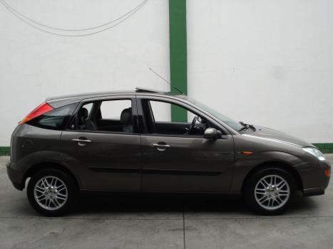FORD Focus Hatch 1.8 16V 4P GHIA, Foto 6