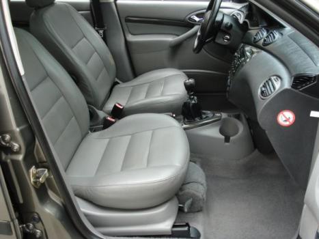 FORD Focus Hatch 1.8 16V 4P GHIA, Foto 9