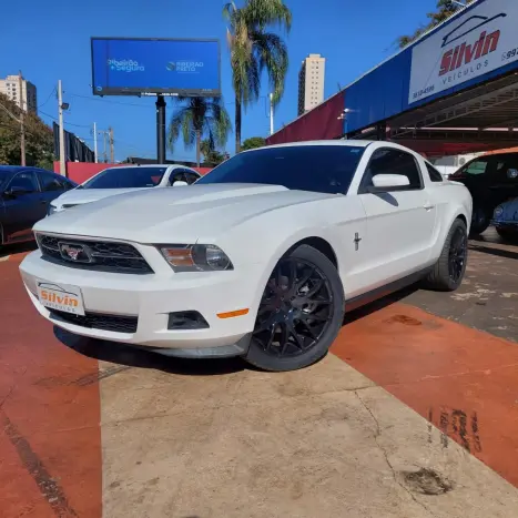 FORD Mustang 3.7 V6 24V COUP AUTOMTICO, Foto 2