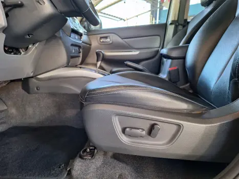 MITSUBISHI L 200 Triton 2.4 16V SPORT HPE-S 4X4 CABINE DUPLA TURBO DIESEL AUTOMTICO, Foto 13
