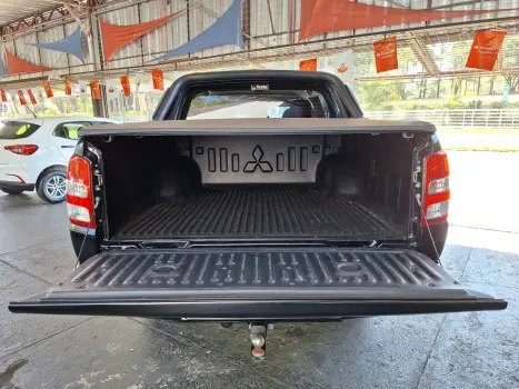 MITSUBISHI L 200 Triton 2.4 16V SPORT HPE-S 4X4 CABINE DUPLA TURBO DIESEL AUTOMTICO, Foto 17