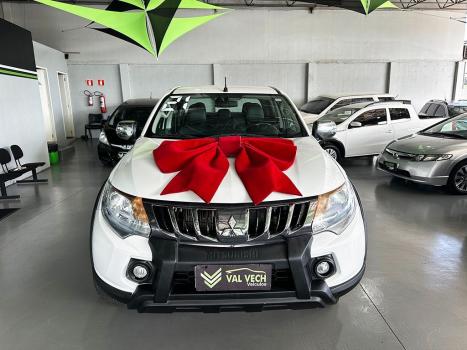 MITSUBISHI L 200 Triton 2.4 16V OUTDOOR HPE-S 4X4 CABINE DUPLA TURBO DIESEL AUTOMTICO, Foto 2