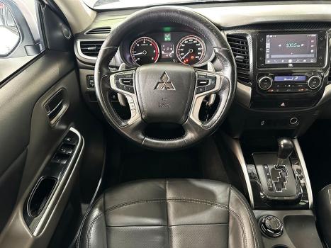 MITSUBISHI L 200 Triton 2.4 16V OUTDOOR HPE-S 4X4 CABINE DUPLA TURBO DIESEL AUTOMTICO, Foto 6
