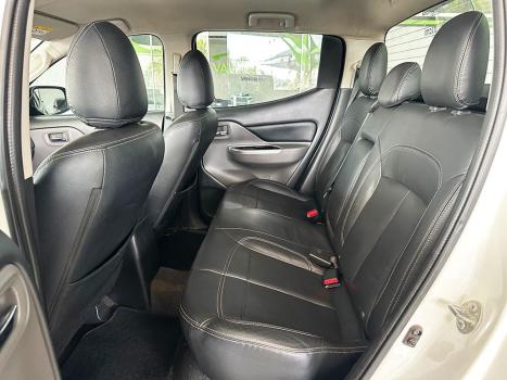 MITSUBISHI L 200 Triton 2.4 16V OUTDOOR HPE-S 4X4 CABINE DUPLA TURBO DIESEL AUTOMTICO, Foto 7