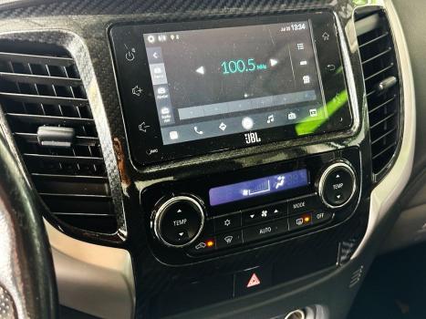MITSUBISHI L 200 Triton 2.4 16V OUTDOOR HPE-S 4X4 CABINE DUPLA TURBO DIESEL AUTOMTICO, Foto 11