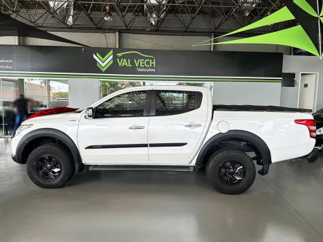 MITSUBISHI L 200 Triton 2.4 16V OUTDOOR HPE-S 4X4 CABINE DUPLA TURBO DIESEL AUTOMTICO, Foto 14