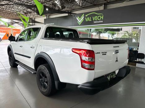 MITSUBISHI L 200 Triton 2.4 16V OUTDOOR HPE-S 4X4 CABINE DUPLA TURBO DIESEL AUTOMTICO, Foto 15