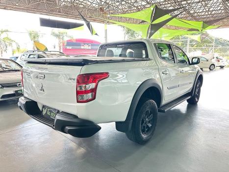 MITSUBISHI L 200 Triton 2.4 16V OUTDOOR HPE-S 4X4 CABINE DUPLA TURBO DIESEL AUTOMTICO, Foto 17