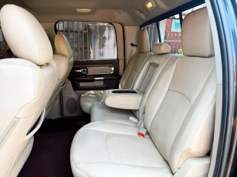 RAM 2500 6.7 I6 24V SLT CABINE DUPLA TURBO DIESEL LARAMIE 4X4 AUTOMTICO, Foto 7