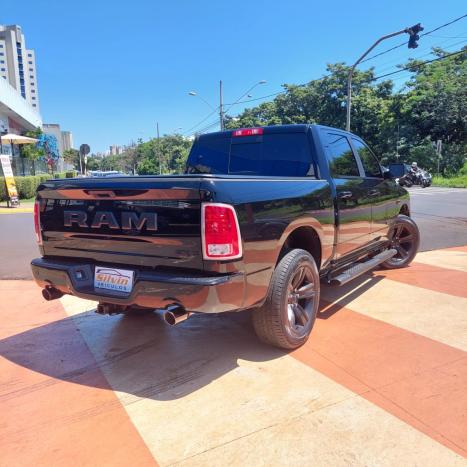 RAM Classic 5.7 V8 32V 4P HEMI LARAMIE NIGHT EDITION AUTOMTICO, Foto 4