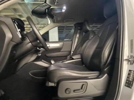 VOLVO XC40 2.0 16V 4P T5 TURBO MOMENTUM AWD GEARTRONIC AUTOMTICO, Foto 2