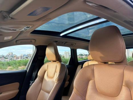 VOLVO XC60 2.0 4P D5 MOMENTUM DIESEL AWD GEARTRONIC, Foto 7