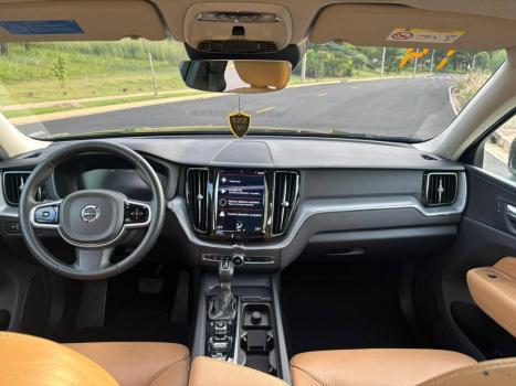 VOLVO XC60 2.0 4P D5 MOMENTUM DIESEL AWD GEARTRONIC, Foto 9
