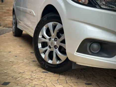 CHEVROLET Onix Hatch 1.4 4P FLEX LT, Foto 3