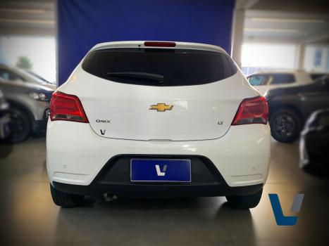CHEVROLET Onix Hatch 1.4 4P FLEX LT, Foto 5