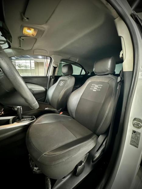 CHEVROLET Onix Hatch 1.4 4P FLEX ADVANTAGE AUTOM�TICO, Foto 4