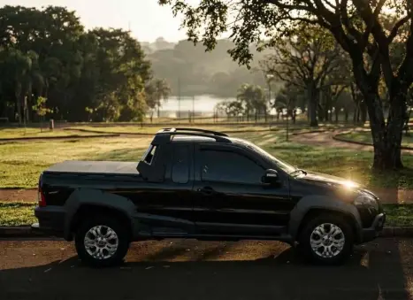 FIAT Strada 1.8 FLEX ADVENTURE LOCKER CABINE ESTENDIDA, Foto 2