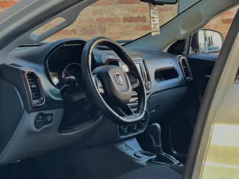 FIAT Toro 2.4 16V 4P MULTIAIR FLEX VOLCANO AUTOM�TICO, Foto 8