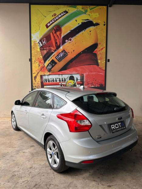 FORD Focus Hatch 1.6 16V 4P FLEX SE POWERSHIFT AUTOM�TICO, Foto 3