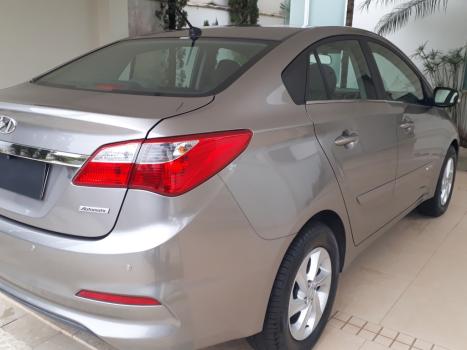 HYUNDAI HB 20 Sedan 1.6 16V 4P FLEX COMFORT PLUS AUTOM�TICO, Foto 4