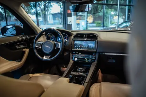 JAGUAR F-Pace 2.0 16V 4P AWD INGENIUM PRESTIGE TURBO AUTOM�TICO, Foto 33