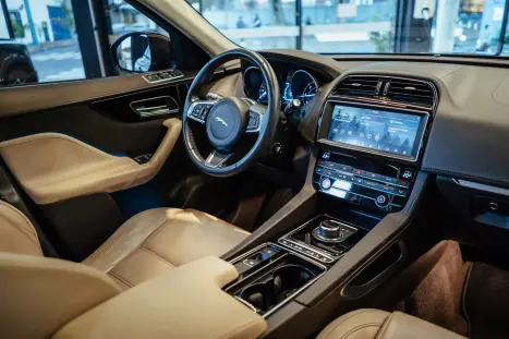 JAGUAR F-Pace 2.0 16V 4P AWD INGENIUM PRESTIGE TURBO AUTOM�TICO, Foto 34