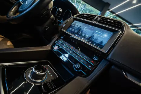 JAGUAR F-Pace 2.0 16V 4P AWD INGENIUM PRESTIGE TURBO AUTOM�TICO, Foto 35