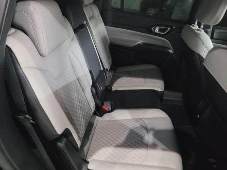 JEEP Commander 2.0 16V 4P TD380 OVERLAND 4X4 TURBO DIESEL AUTOM�TICO AT9, Foto 8