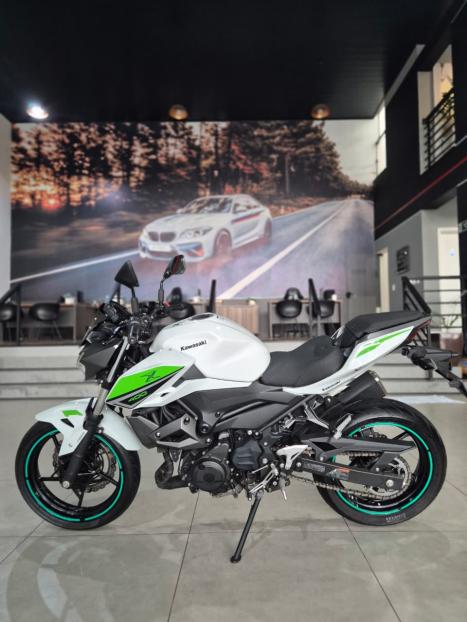 KAWASAKI Z 400 ABS, Foto 3