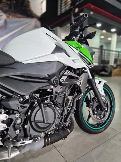 KAWASAKI Z 400 ABS, Foto 4
