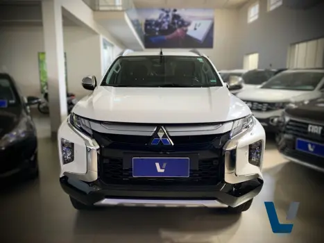 MITSUBISHI L 200 Triton 2.4 16V SPORT HPE-S 4X4 CABINE DUPLA TURBO DIESEL AUTOMÁTICO, Foto 2 MITSUBISHI L 200 Triton 2.4 16V SPORT HPE-S 4X4 CABINE DUPLA TURBO DIESEL AUTOMÁTICO, Foto 2