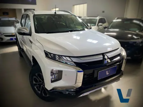 MITSUBISHI L 200 Triton 2.4 16V SPORT HPE-S 4X4 CABINE DUPLA TURBO DIESEL AUTOMÁTICO, Foto 3 MITSUBISHI L 200 Triton 2.4 16V SPORT HPE-S 4X4 CABINE DUPLA TURBO DIESEL AUTOMÁTICO, Foto 3