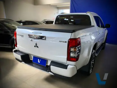 MITSUBISHI L 200 Triton 2.4 16V SPORT HPE-S 4X4 CABINE DUPLA TURBO DIESEL AUTOMÁTICO, Foto 4 MITSUBISHI L 200 Triton 2.4 16V SPORT HPE-S 4X4 CABINE DUPLA TURBO DIESEL AUTOMÁTICO, Foto 4