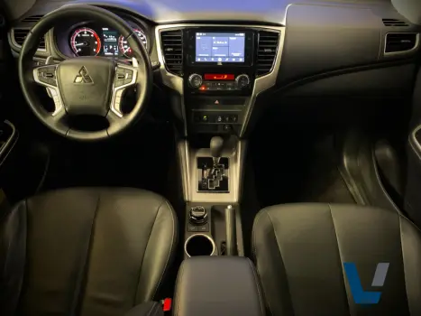 MITSUBISHI L 200 Triton 2.4 16V SPORT HPE-S 4X4 CABINE DUPLA TURBO DIESEL AUTOMÁTICO, Foto 8 MITSUBISHI L 200 Triton 2.4 16V SPORT HPE-S 4X4 CABINE DUPLA TURBO DIESEL AUTOMÁTICO, Foto 8