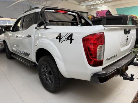 NISSAN Frontier 2.3 ATTACK CABINE DUPLA 4X4 BI-TURBO DIESEL AUTOM�TICO, Foto 3