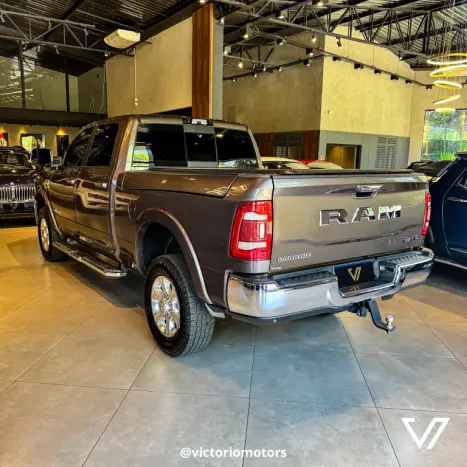 RAM 2500 6.7 I6 24V SLT CABINE DUPLA TURBO DIESEL LARAMIE 4X4 AUTOMTICO, Foto 17