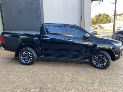 TOYOTA Hilux Caminhonete 2.8 16V SRV 4X4 DIESEL CABINE DUPLA AUTOMTICO, Foto 4