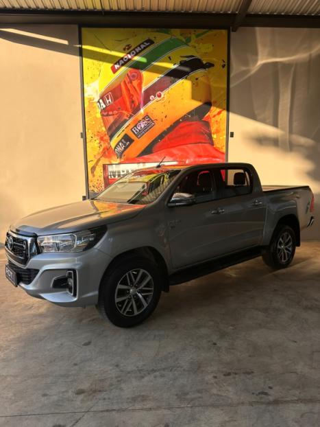 TOYOTA Hilux Caminhonete 2.7 16V 4P SRV FLEX CABINE DUPLA AUTOM�TICO, Foto 1