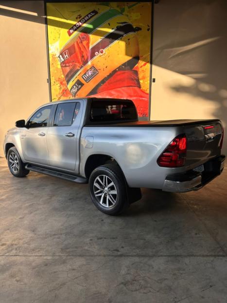 TOYOTA Hilux Caminhonete 2.7 16V 4P SRV FLEX CABINE DUPLA AUTOM�TICO, Foto 4