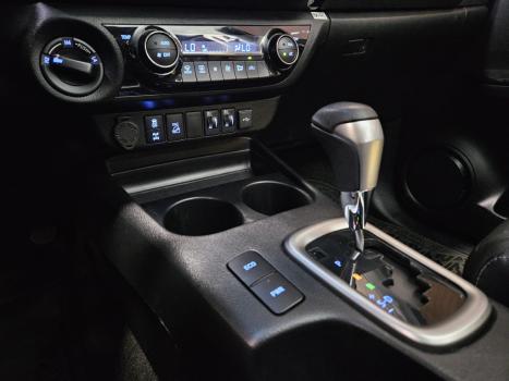 TOYOTA Hilux Caminhonete 2.8 16V SRX 4X4 TURBO DIESEL CABINE DUPLA AUTOM�TICO, Foto 8